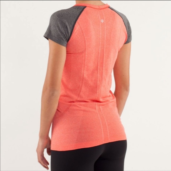 Lululemon atlético top - Picture 2 of 9